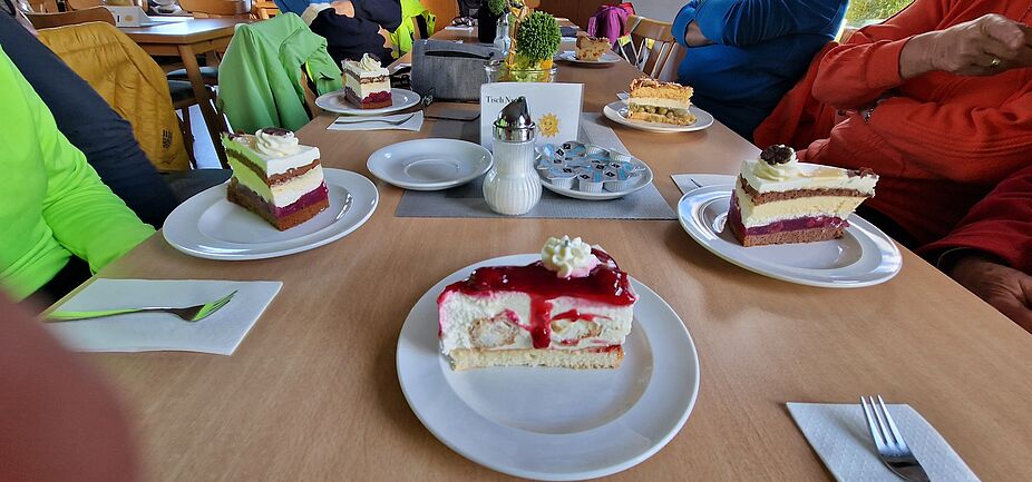 reichliche Tortenauswahl