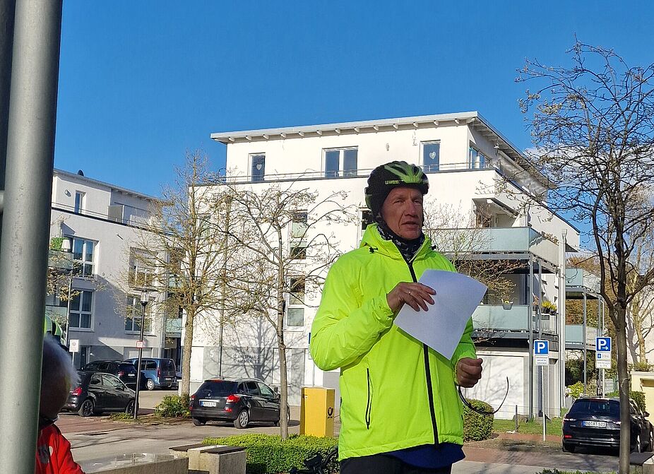 ...Rainer weißt auf die Regeln hin...