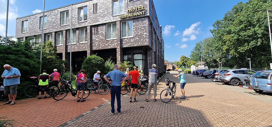 Start der ersten Tour am Hotel