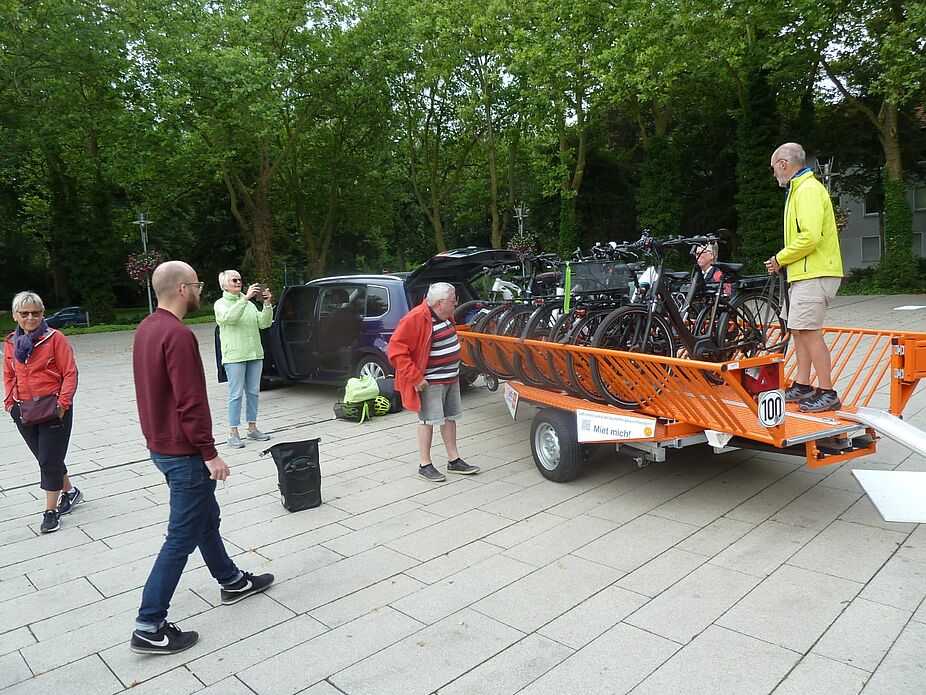 Die Presse ist schon da .