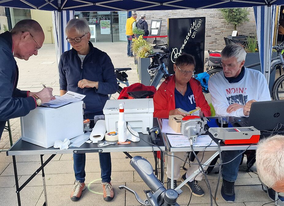 die Daten werden erfasst und verarbeitet die Daten werden erfasst und verarbeitet