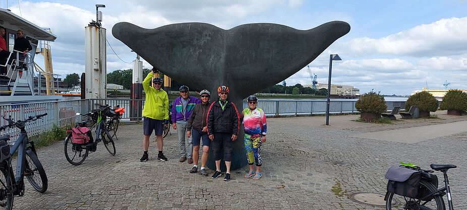 an der Wal-Schwanzflosse in Vegesack