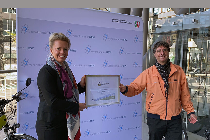 Übergabe Gold-Zertifikat als Fahrradfreundlicher Arbeitgeber an das Verkehrsministerium NRW