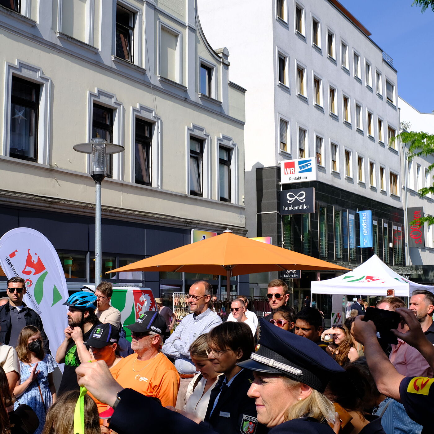 Hoher Besuch - Friedrich Merz - n Arnsberg bei der Veranstaltung zur Radverkehrssicherheit. 