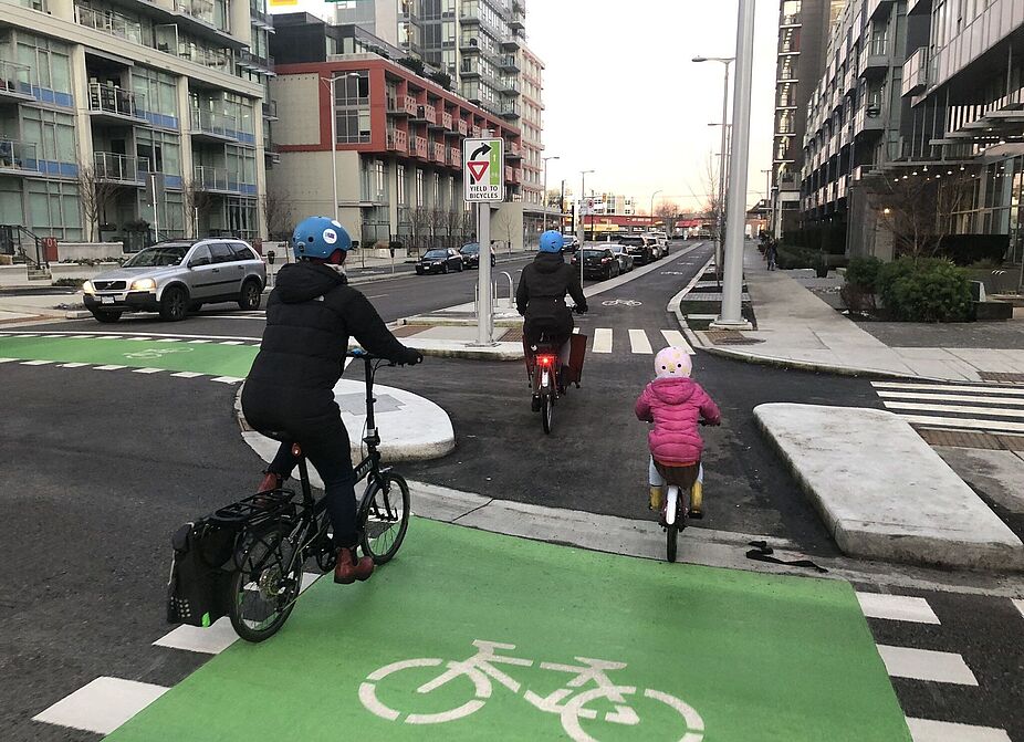 Geschützte Kreuzung ("Protected Intersection") in Vancouver / Kanada Geschützte Kreuzung in Vancouver / Kanada