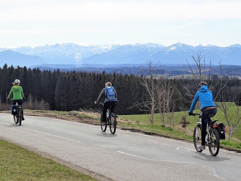ADFC-Radtour 04 Drei Personen auf dem Fahrrad bei einer Tour